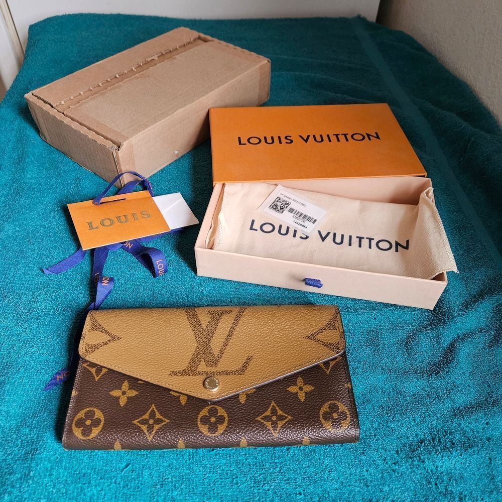 Louis Vuitton Sarah Wallet